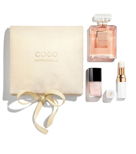 chanel coco mademoiselle secret look pouch|Chanel secret look bag.